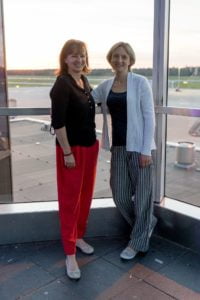 Monika Pavona und Solveig Berg auf der Terrasse des Terminal90 im Flughafen Nürnberg auf dem Builderall Everest 2019 in Nürnberg (Germany)